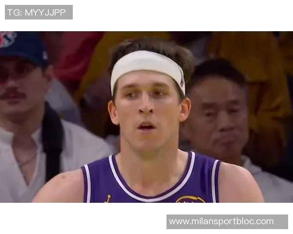 湖人尽管失误频频三分不佳却凭借进攻篮板拼搏奋战 湖人尽管失误频频三分不佳却凭借进攻篮板拼搏奋战