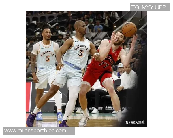 狄龙在雷霆对抗中展现激烈身体碰撞却遭遇最少犯规判罚 狄龙在雷霆对抗中展现激烈身体碰撞却遭遇最少犯规判罚