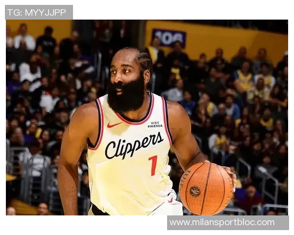 哈登表现起伏不定全场仅得18分下半场状态低迷失误和犯规频频影响球队表现