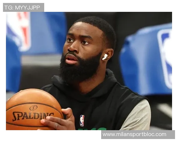 杰伦布朗全能表现助力球队胜利砍下35分5板5助1断展现领袖风范