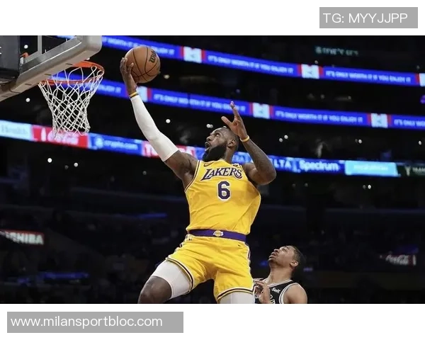 浓眉首节表现惊艳砍下12分3板2帽带领球队取得良好开局