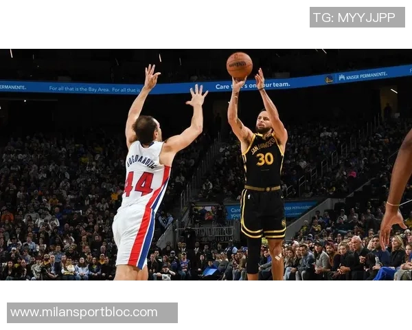 库巴挡拆战术再显威力科尔称赞两大球员关键时刻表现出色